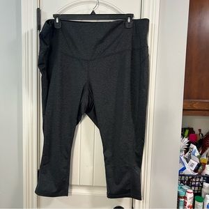 Gray xersion fitted capri size 3X